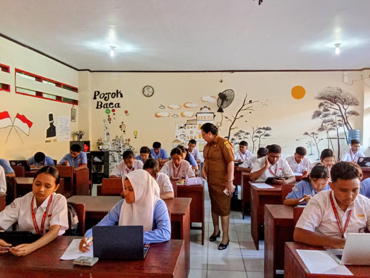 ✅SMAN 1 Ambon Sukses Gelar Asesmen Sumatif Akhir Tahun Berbasis Google for Education