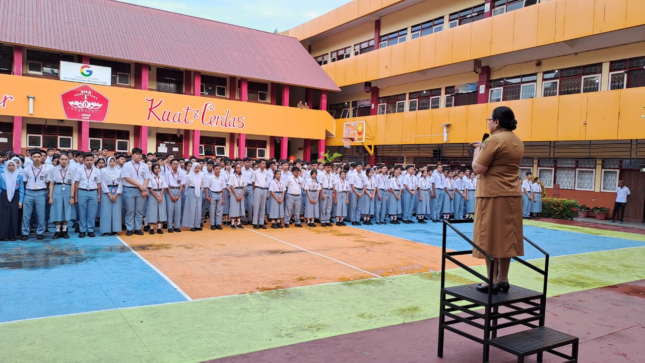 Apel Pagi SMA Negeri 1 Ambon Berlangsung Tertib, Tekankan Kedisiplinan dan Semangat Belajar Selasa, 19 Mei 2026